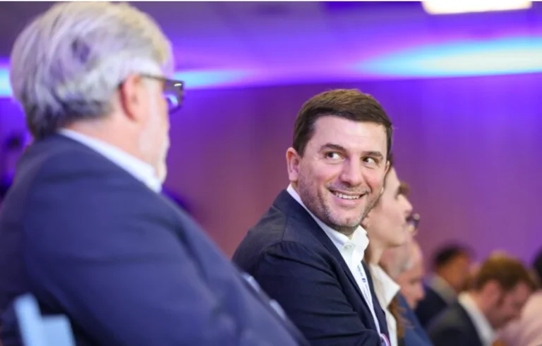 Partie PDK du Congrès de l'Alliance des démocrates et des libéraux d'Europe élu nouveau président