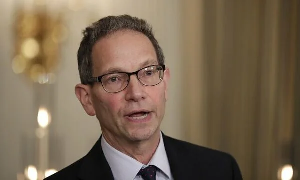 Kupchan: Der Muskelauftritt vor Washington, Kurt's kurz - gelebt, gefährliches Spiel