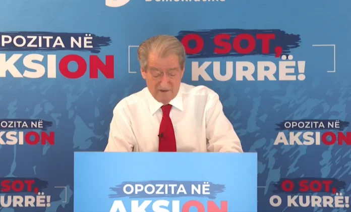 Message vidéo Berisha pour protester: Demain nous commençons la désobéissance civile