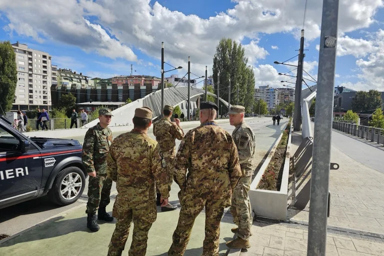Des membres de la Force d'intervention alliée apparaissent au pont Ibri et dans d'autres parties du Nord