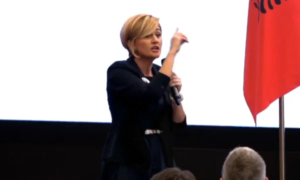 Kusari : Je vous assure, d'après mon expérience, qu'aucun gouvernement, mais Kurt accomplirait ce qui a été réalisé dans le nord