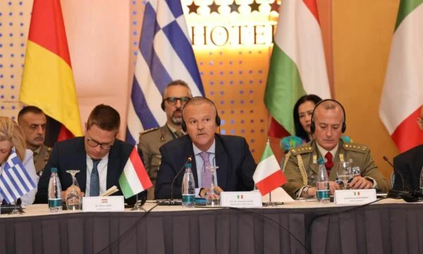 Die italienische Botschaft: Für das Kosovo stärker denn je geweiht, sind wir der Führerstaat der Soldaten in KFOR