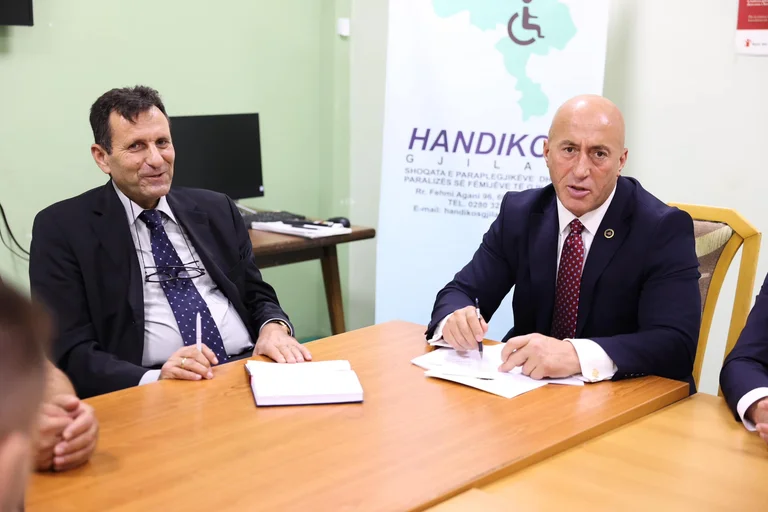 Haradinaj promet une augmentation de 50% de tous les régimes de retraite et sociaux: les institutions sont confrontées à la négligence