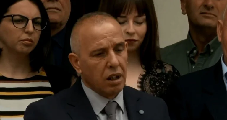 Zeqiri dit que l'explosion de Zubin Potok a eu lieu sur la propriété de l'ancien maire
