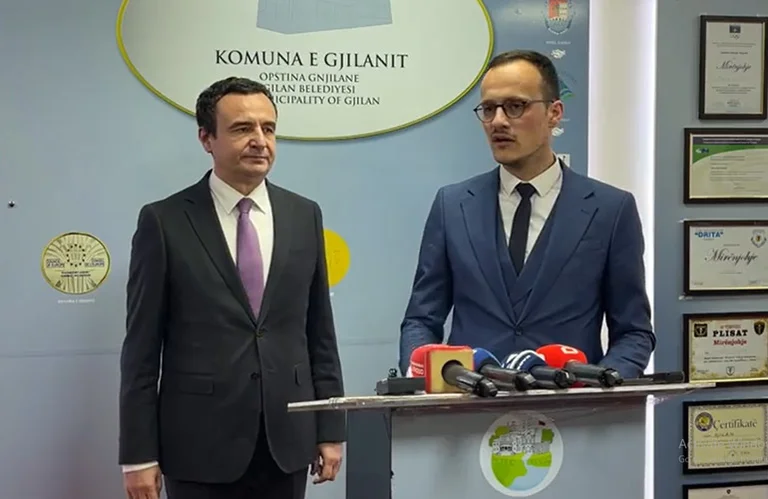 Le maire de Gjilan “lode” avec le pouvoir: Je suis chanceux pour les échecs du gouvernement.