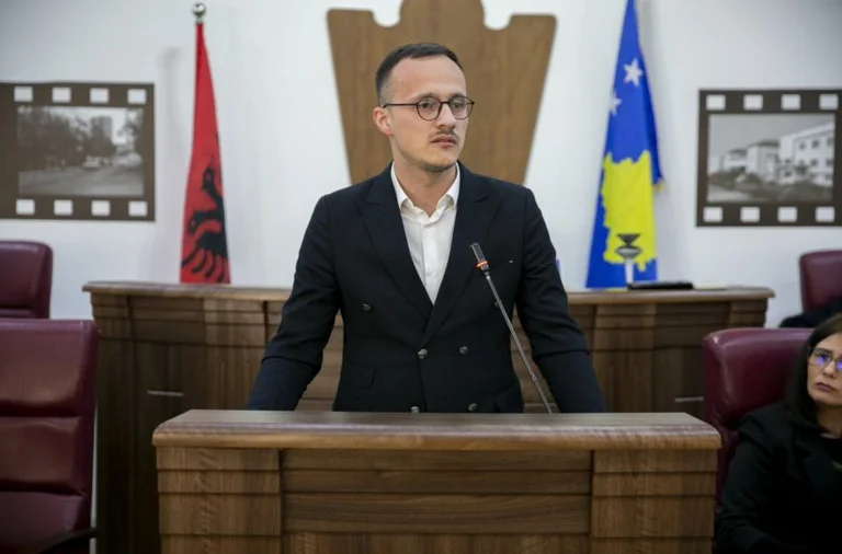 Sie stimmten dem Budget nicht zu, Hyseni von VVén erfordert die Einleitung von Verfahren, um die Kommunistische Versammlung von Gjilan zu brechen