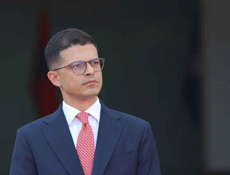 Ministro de Defensa: Albania dirigida por Rusia, Irán
