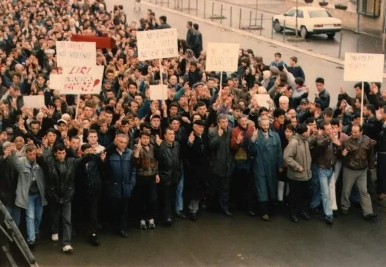 Haradinaj : Le 1er octobre, les manifestations ont mis en garde contre une nouvelle ère, la détermination du peuple albanais à la liberté et à l'indépendance