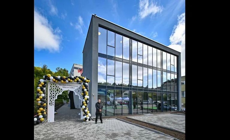 Il successo della diaspora albanese in Svizzera apre una moschea a Wintertur