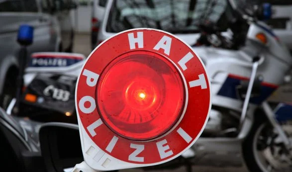 Kosovar is barred from Vienna police for false ID, found weapons and cocaine