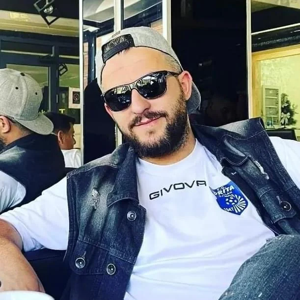 La policía busca la ayuda de los ciudadanos para detener a esta persona