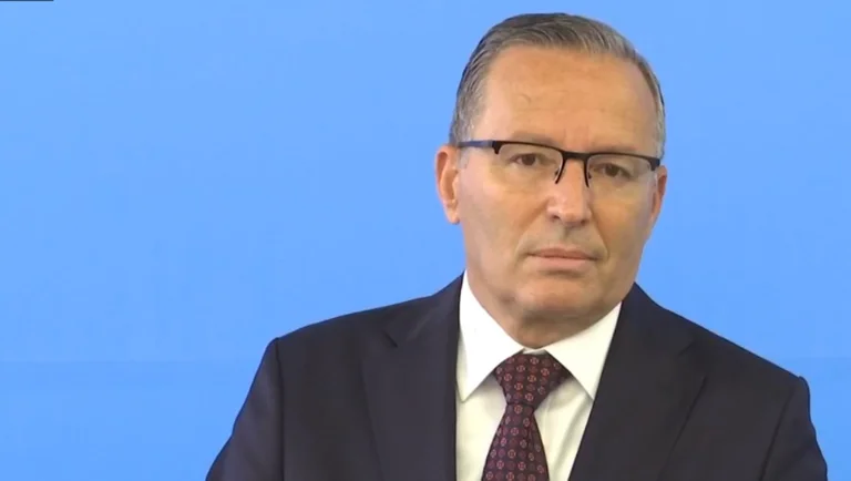 == Weblinks ==== Einzelnachweise == Wie geht's? Er sagte es der Regierung.