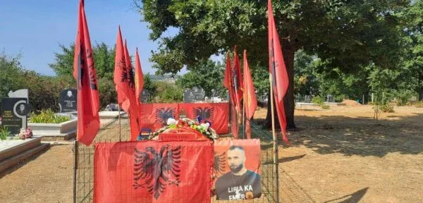 The camera on Faton Hayriz's tomb, his brother shows why