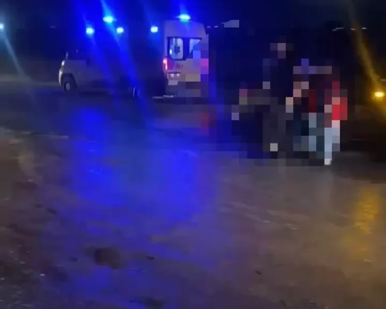 Accident de voiture lourd à Drenas, ambulance sur les lieux