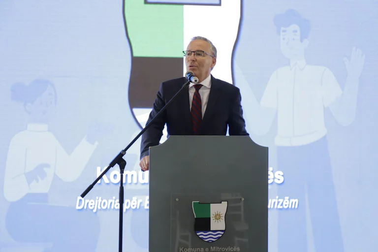 Hamza annonce que 130 jeunes exerceront des pratiques de paiement dans les institutions publiques de la municipalité de Mitrovica