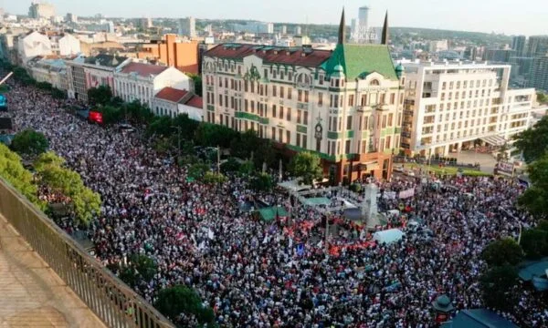 politico serbo: in Serbia si arresta se si va a protestare, non se si commette un atto terroristico come Radovici