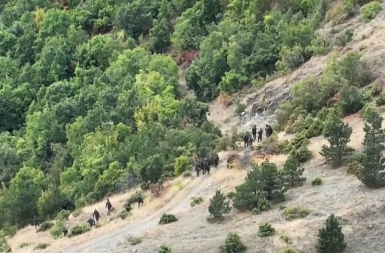 Daut Haradinaj publie des photos de terroristes qui ont éliminé la police du Kosovo il y a un an à Banjska