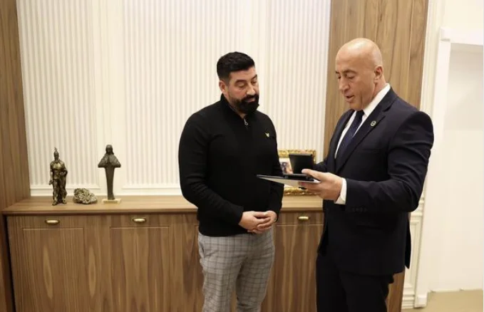 Haradinaj rencontre Meda, distinctions avec la médaille pour la contribution donnée