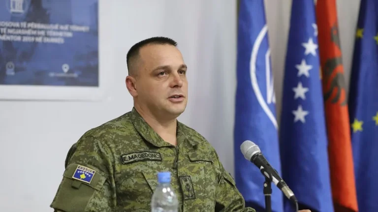 Maqedonci për diplomimin e rekrutëve: Shërbeni atdheut dhe qytetarëve të Kosovës