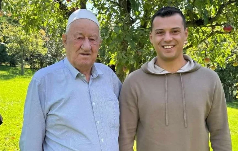 Andrew Thaci visits Grandpa in Buroja: His confessions are always encouraging