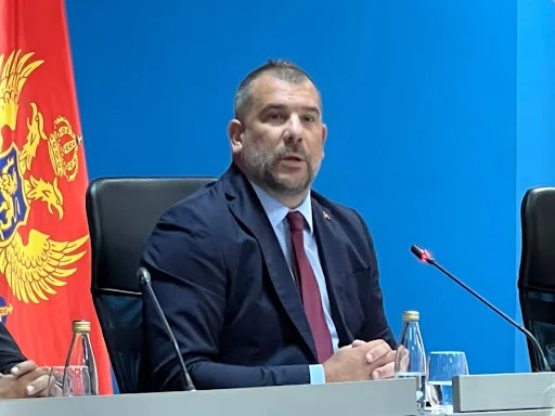 Montenegrin Ministro della Difesa Bans Communications With State Leaders
