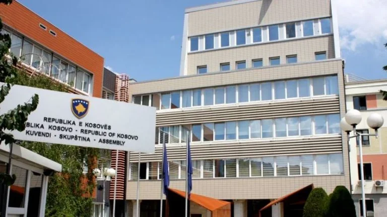 protestation de solidification mis en garde contre les travailleurs techniques macédoniens