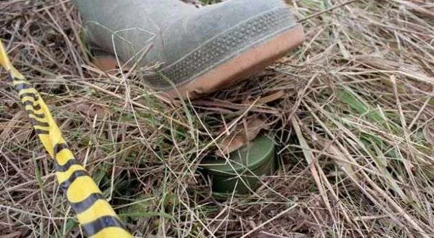 Due miniere di tre bombe a mano non rotte a Shtrepca