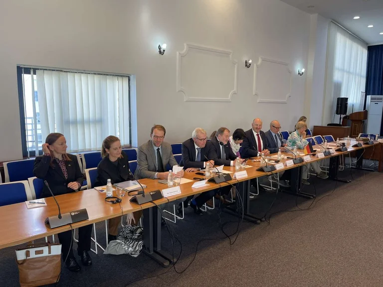 I deputati kosovari gridano problemi con la Germania sulla partenza dei medici del Kosovo