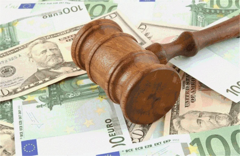 Neuf accusés de dommages budgétaires de plus de 2 millions d'euros condamnés à plus de 12 ans de prison