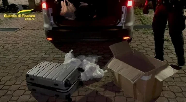 Albanés arrestado en Bolzano, escolta italiana incautó cocaína por más de 5m euros