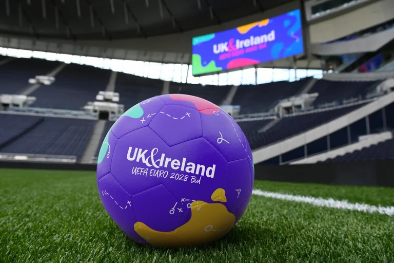 L'Angleterre peut se voir refuser le droit d'organiser EURO 2028