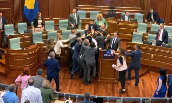 Zwischenvertrag genehmigt, angeblicher Putsch im Parlament