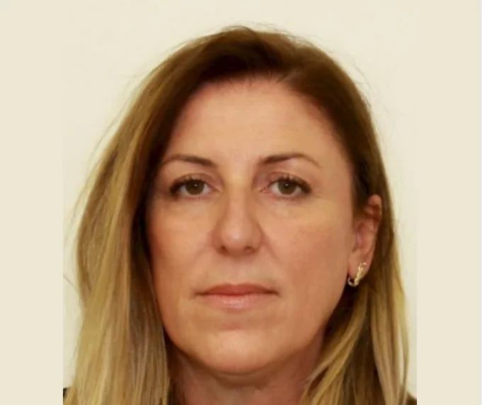 Se vedi questa donna, chiama subito la polizia.