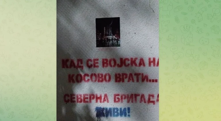 Los serbios intentan poner en peligro panfletos: Todos somos Milana y hermanos de Banjska.