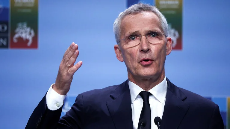 Stoltenberg: NATO, bisedime për t’i vënë armët bërthamore në gjendje gatishmërie
