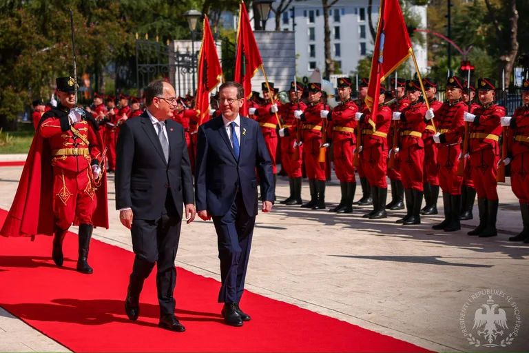 Israeli President in Albania Begaj shows Kosovo as well