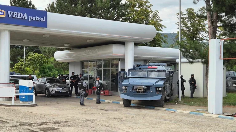 Vuchiki Warnung für “rigoröse Größe innerhalb von 72 Stunden” Blindered nördlich von Mitrovica