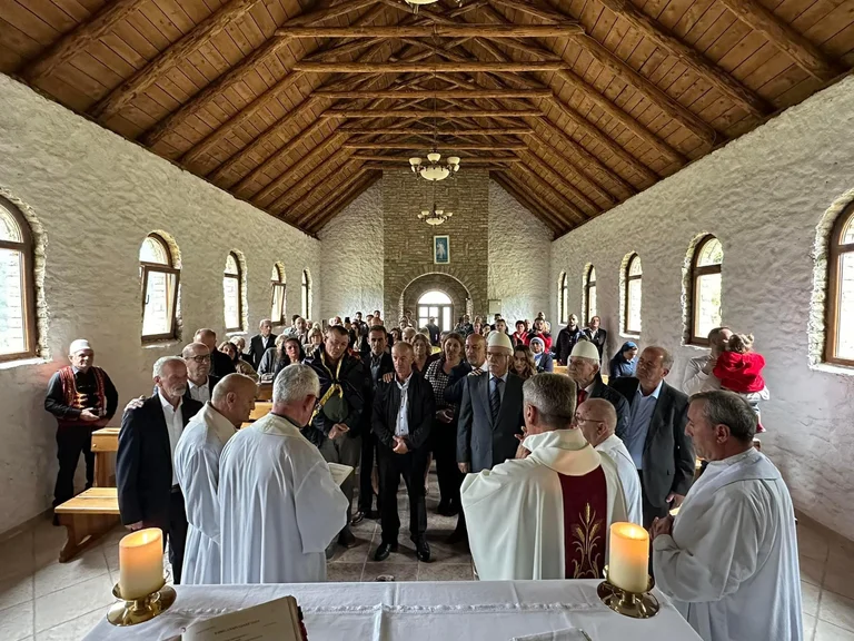 Conversions continue in Catholic religion, only today about 100 people, among them also the former rector of Upset