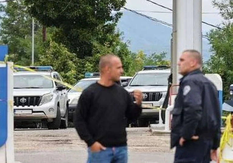 Special Unit Sets Near Mitrovica North Police Station