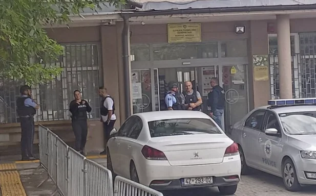 Entscheidung gegen vier Serben, die für den Angriff auf die Kosovo-Polizei festgenommen wurden