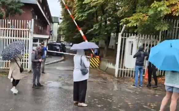 Zwei serbische Politiker, die heute im Norden verhaftet wurden, haben angeblich Geldstrafen wegen störender öffentlicher Ruhe verhängt.