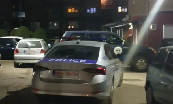 Insulting and attacking police, 4 Serbs in the North were sent to Belgrade holding, calling the pressure