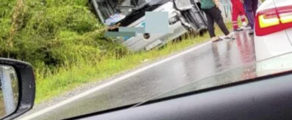 Carralev incidente pesante, tre persone sono inviate a Emergenza