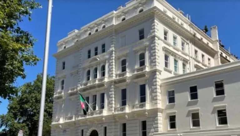 Embajada Afgana en Londres para ser cerrada tras el despido de diplomáticos