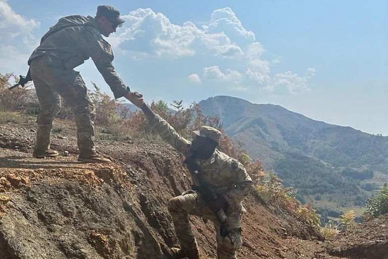 US KFOR im Norden patrouillen die Leposaviqi Gemeinde