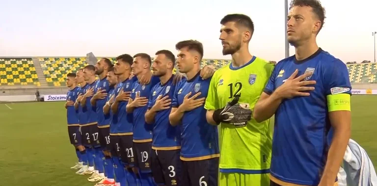 el partido comienza entre Chipre, Kosovo