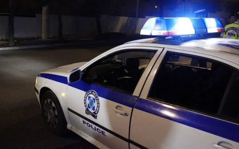 Guarnizione con coltelli in Grecia, pesantemente ferito albanese