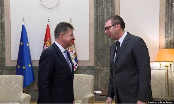 Lajçaku takohet me Vuçiqin