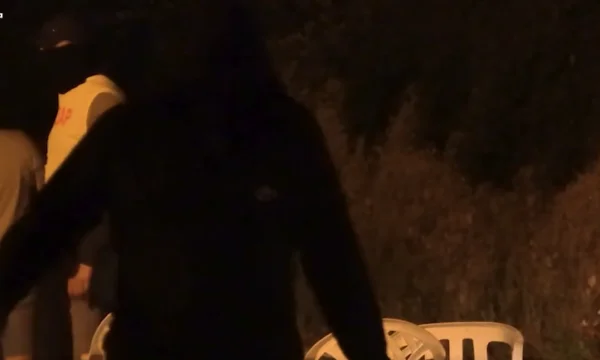 Masked persons are seen near blockade placed on Serbian side of Brnjak crossing