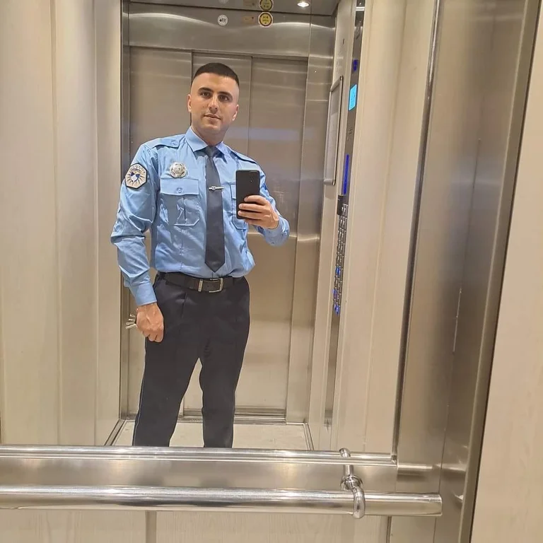- Dimisión de la policía el 25 aniversario